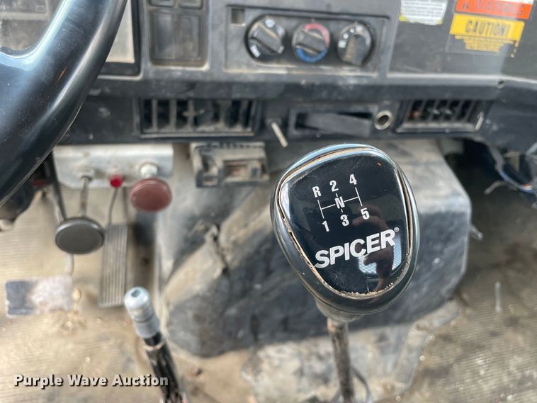 image for item DS5518 1996 International  4700 dump truck