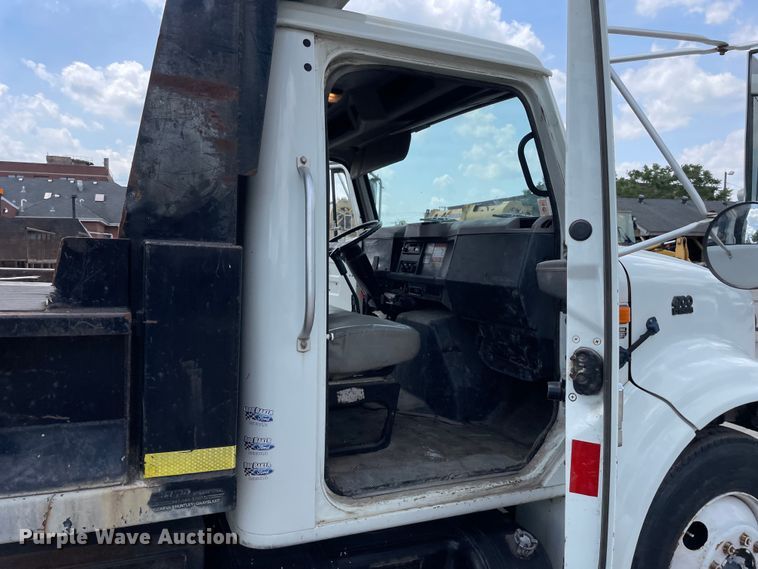 image for item DS5518 1996 International  4700 dump truck