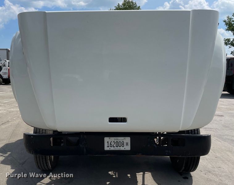 image for item DS5518 1996 International  4700 dump truck