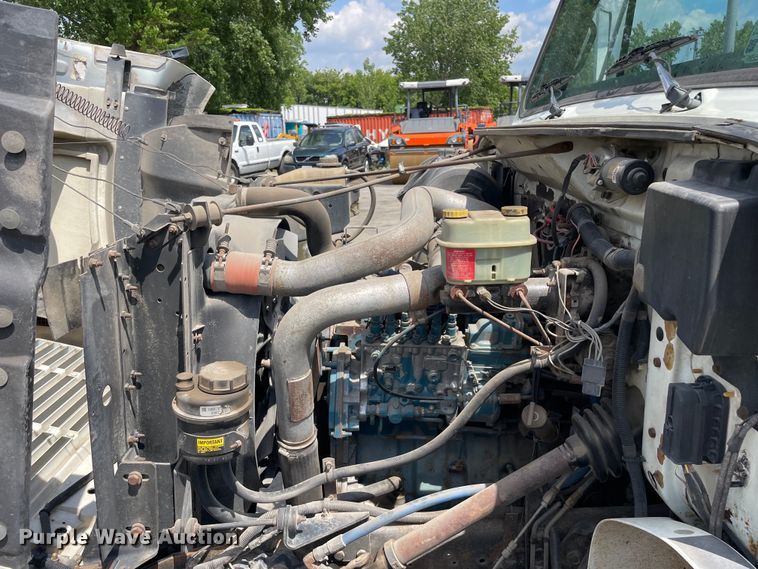 image for item DS5518 1996 International  4700 dump truck