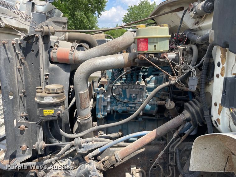 image for item DS5518 1996 International  4700 dump truck