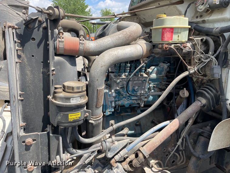 image for item DS5518 1996 International  4700 dump truck