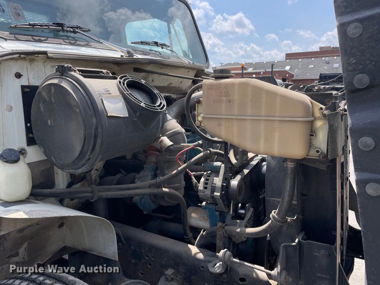 image for item DS5518 1996 International  4700 dump truck