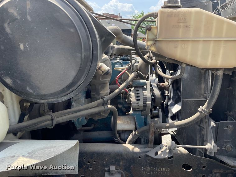 image for item DS5518 1996 International  4700 dump truck