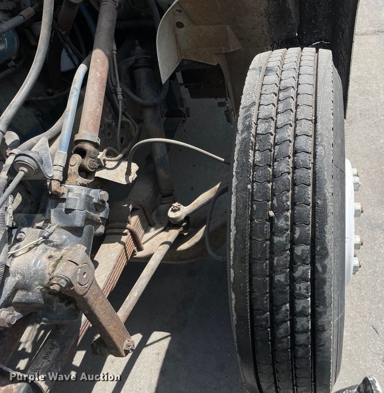 image for item DS5518 1996 International  4700 dump truck