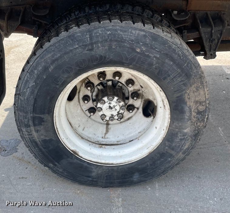 image for item DS5518 1996 International  4700 dump truck