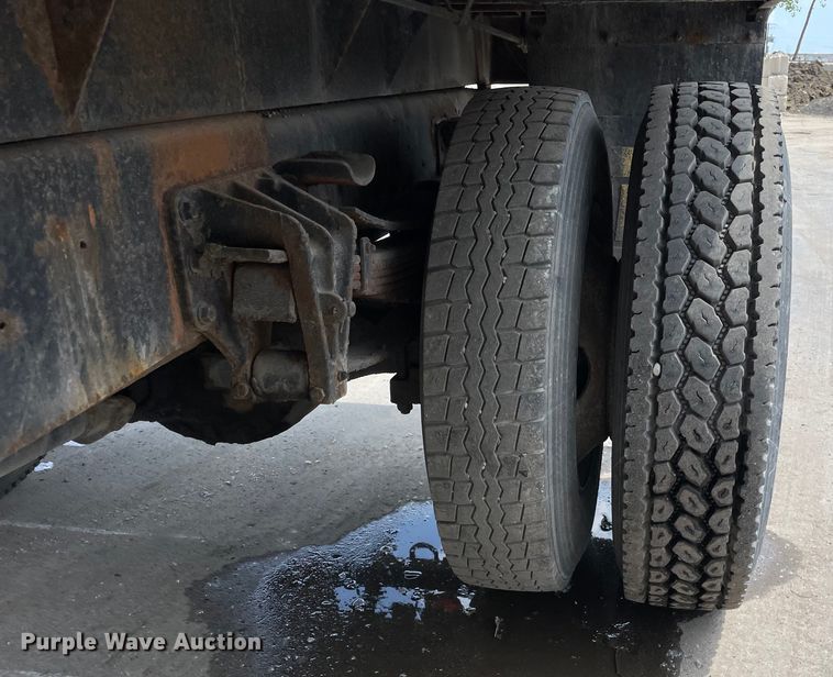 image for item DS5518 1996 International  4700 dump truck