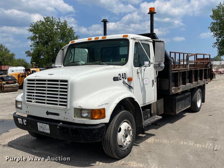image for item DS5519 1998 International  4700 dump flatbed truck