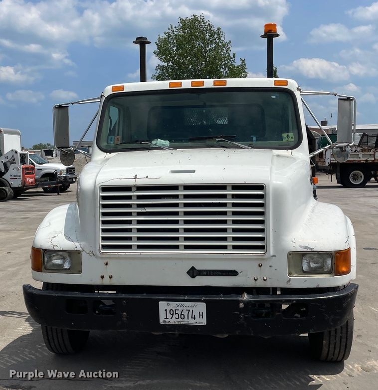 image for item DS5519 1998 International  4700 dump flatbed truck