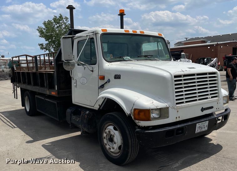 image for item DS5519 1998 International  4700 dump flatbed truck