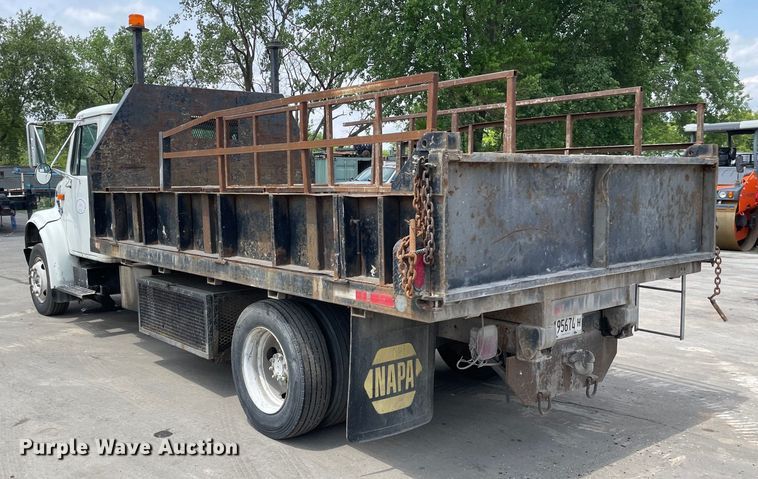 image for item DS5519 1998 International  4700 dump flatbed truck