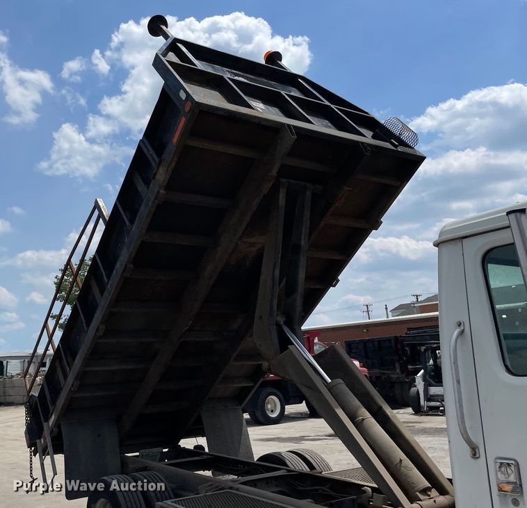 image for item DS5519 1998 International  4700 dump flatbed truck