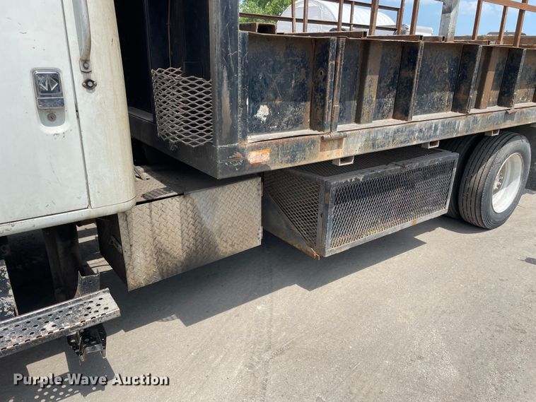 image for item DS5519 1998 International  4700 dump flatbed truck