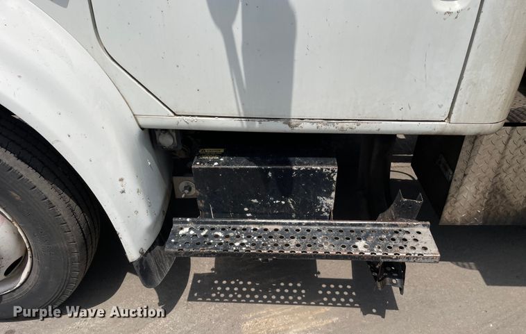 image for item DS5519 1998 International  4700 dump flatbed truck