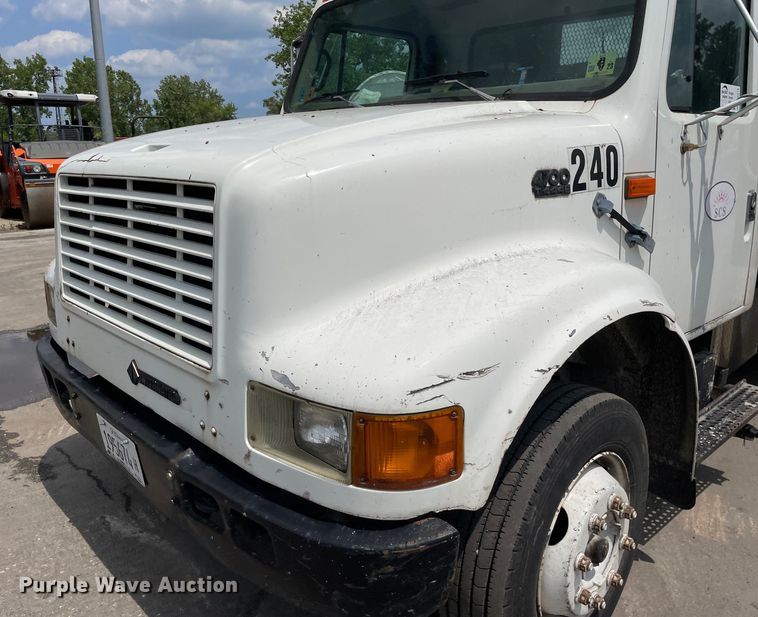 image for item DS5519 1998 International  4700 dump flatbed truck