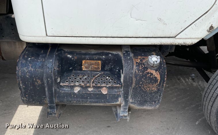 image for item DS5519 1998 International  4700 dump flatbed truck