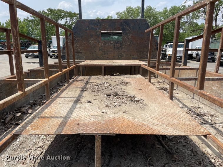 image for item DS5519 1998 International  4700 dump flatbed truck