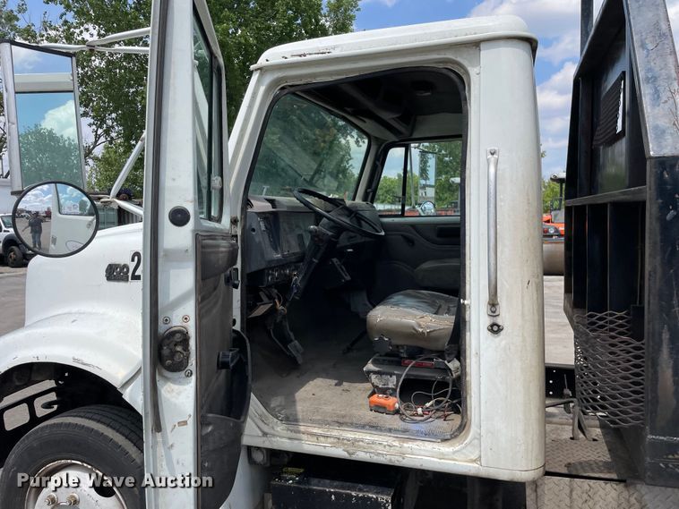 image for item DS5519 1998 International  4700 dump flatbed truck