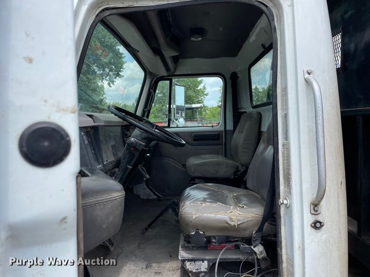 image for item DS5519 1998 International  4700 dump flatbed truck