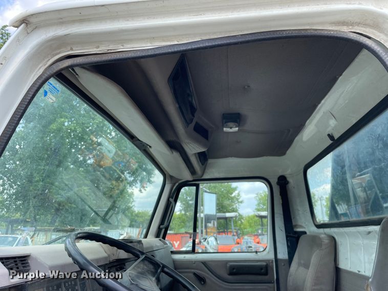 image for item DS5519 1998 International  4700 dump flatbed truck