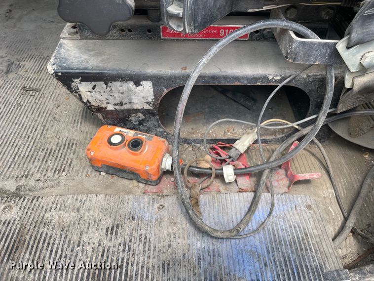 image for item DS5519 1998 International  4700 dump flatbed truck