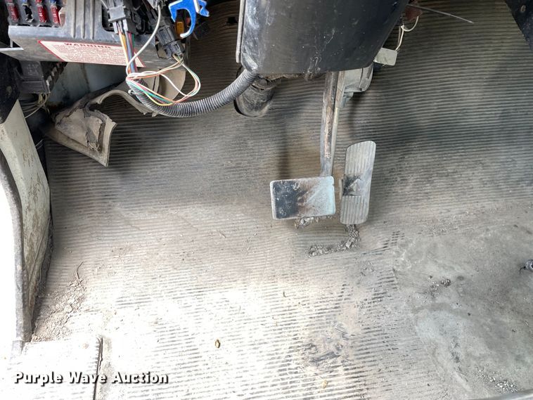 image for item DS5519 1998 International  4700 dump flatbed truck