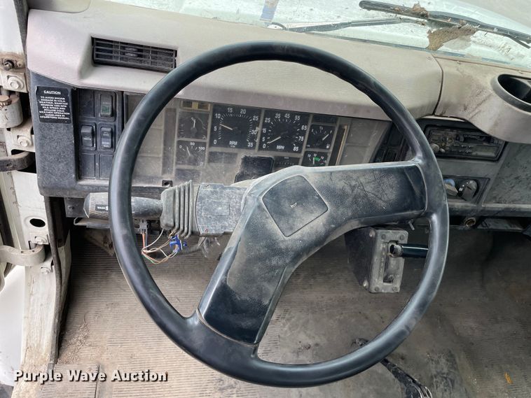 image for item DS5519 1998 International  4700 dump flatbed truck