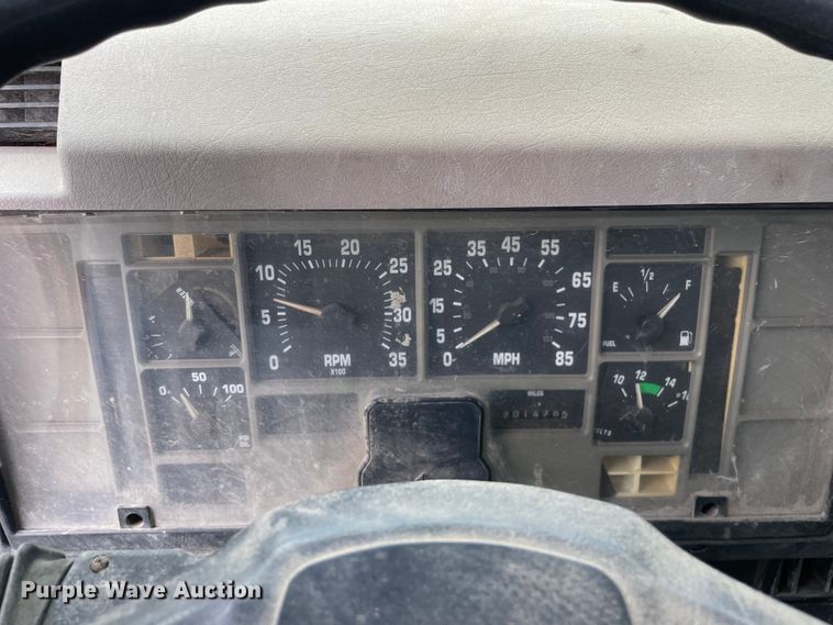 image for item DS5519 1998 International  4700 dump flatbed truck