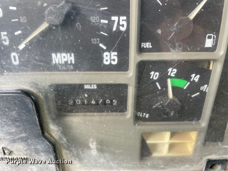 image for item DS5519 1998 International  4700 dump flatbed truck