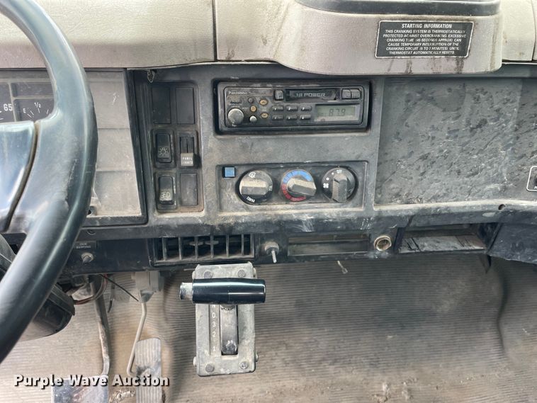 image for item DS5519 1998 International  4700 dump flatbed truck