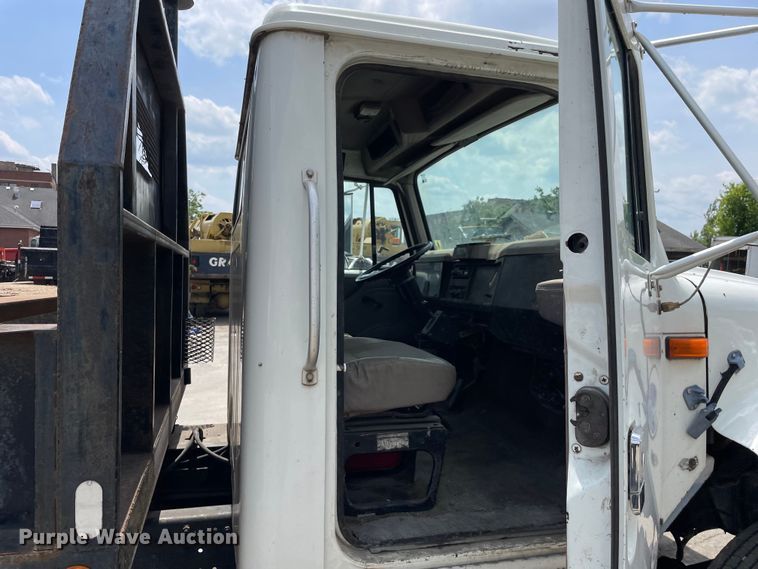 image for item DS5519 1998 International  4700 dump flatbed truck