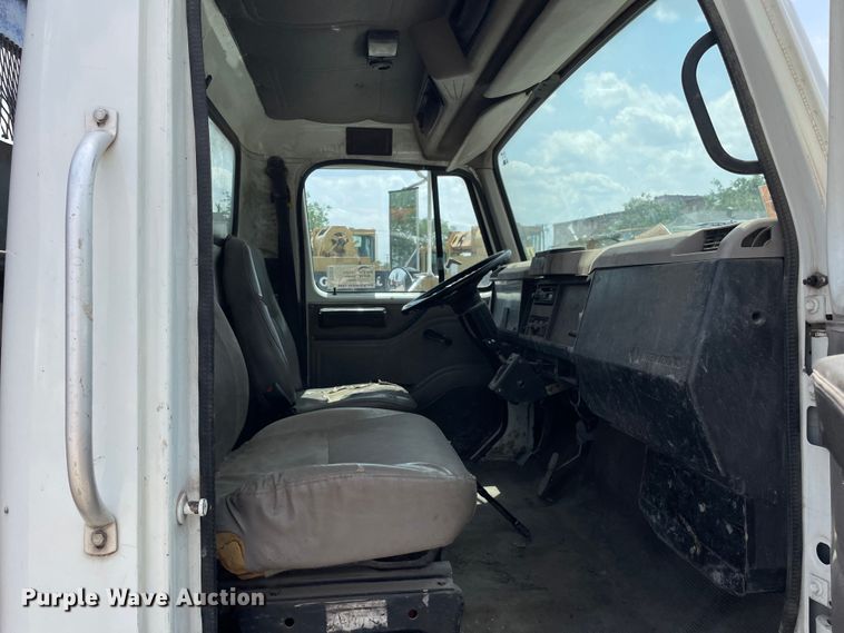 image for item DS5519 1998 International  4700 dump flatbed truck