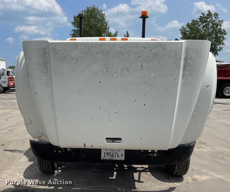 image for item DS5519 1998 International  4700 dump flatbed truck