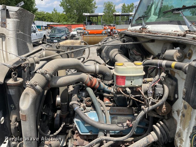 image for item DS5519 1998 International  4700 dump flatbed truck