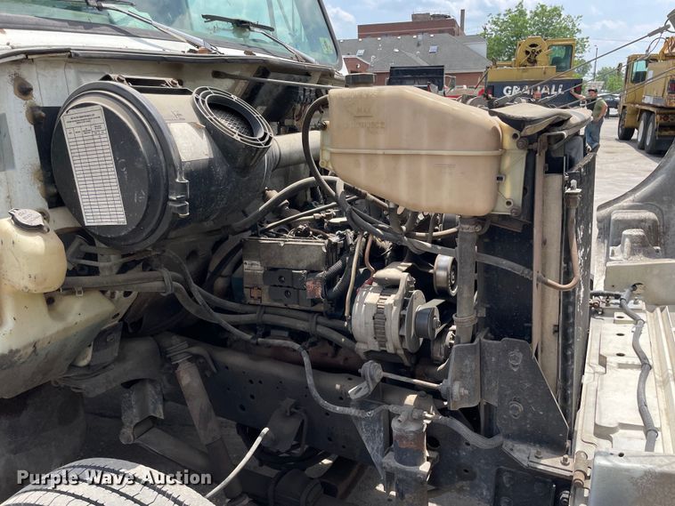 image for item DS5519 1998 International  4700 dump flatbed truck