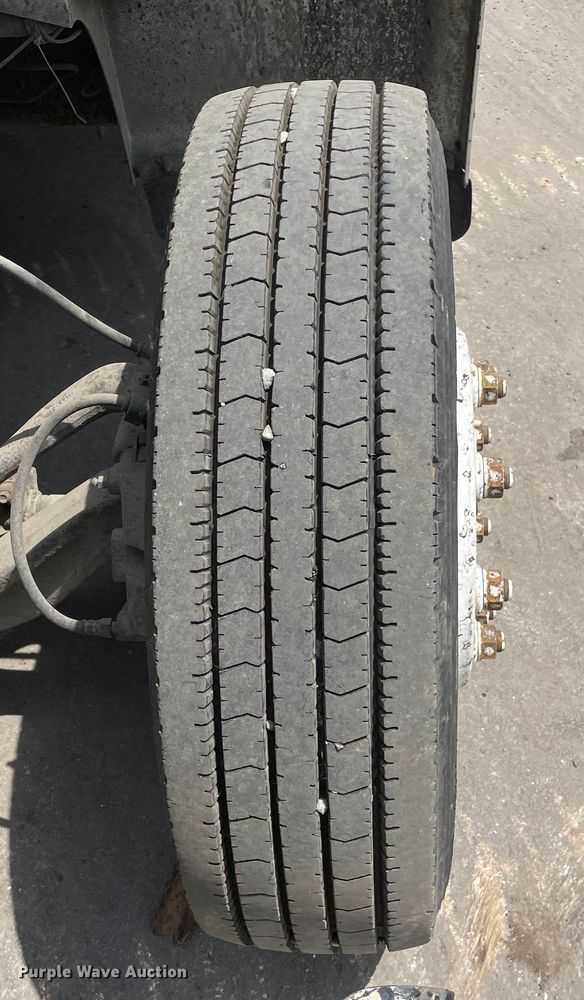 image for item DS5519 1998 International  4700 dump flatbed truck