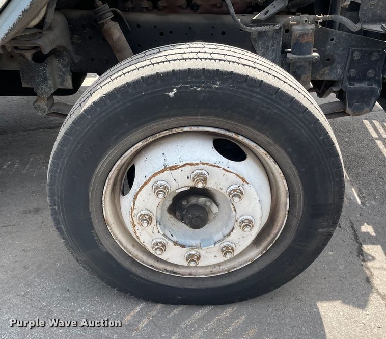 image for item DS5519 1998 International  4700 dump flatbed truck