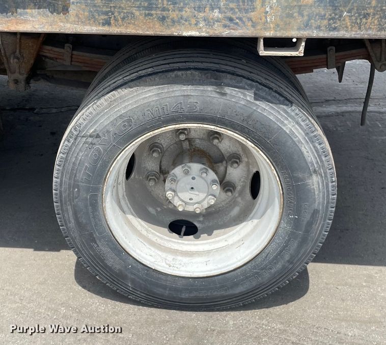 image for item DS5519 1998 International  4700 dump flatbed truck