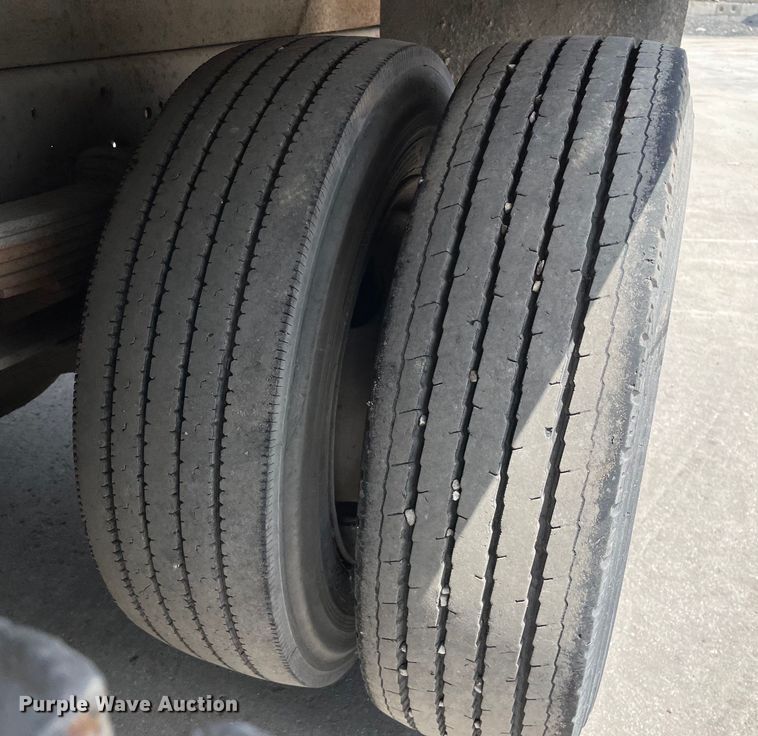 image for item DS5519 1998 International  4700 dump flatbed truck