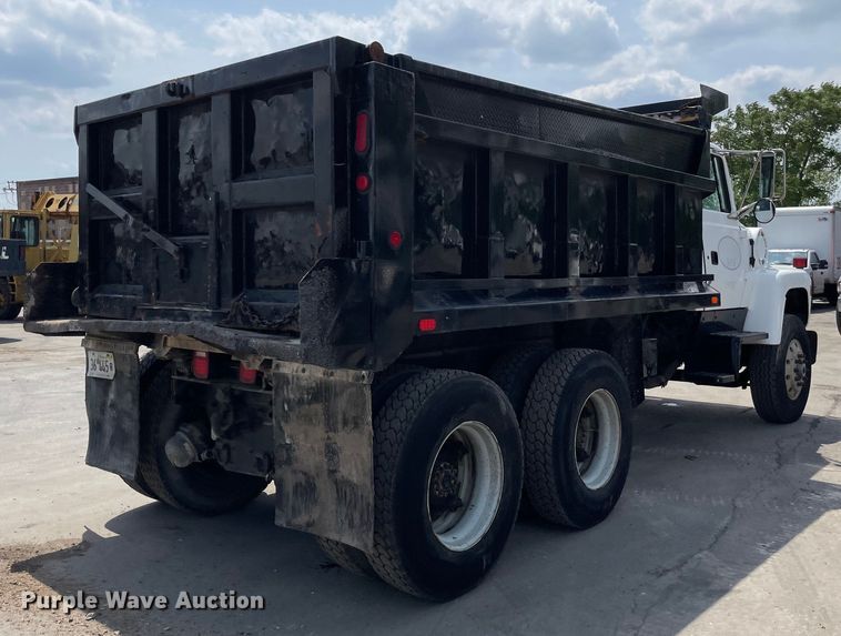 image for item DS5520 1995 Ford  L8000 dump truck
