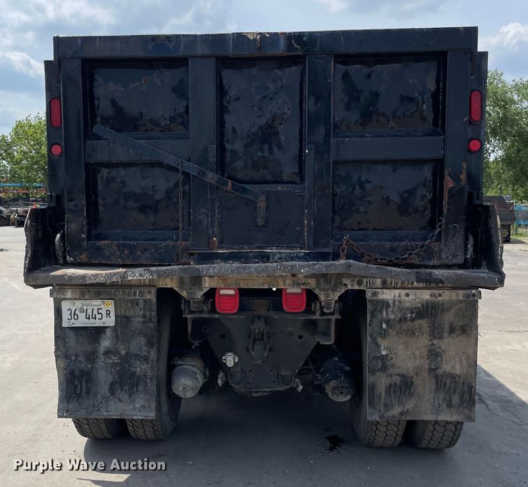 image for item DS5520 1995 Ford  L8000 dump truck