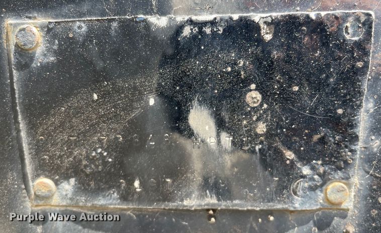 image for item DS5520 1995 Ford  L8000 dump truck