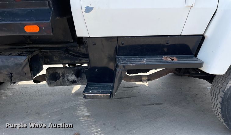 image for item DS5520 1995 Ford  L8000 dump truck