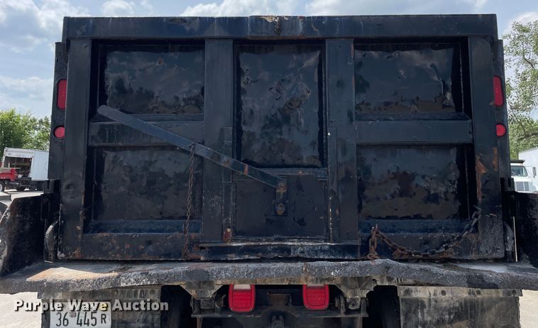 image for item DS5520 1995 Ford  L8000 dump truck