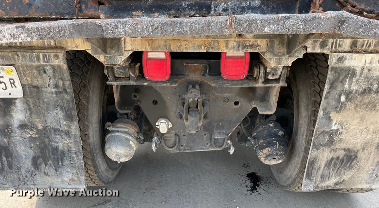 image for item DS5520 1995 Ford  L8000 dump truck