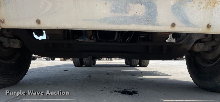 image for item DS5520 1995 Ford  L8000 dump truck