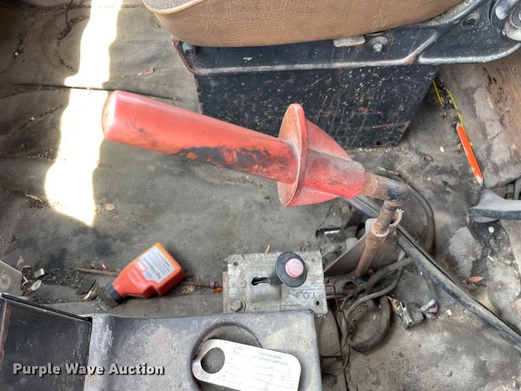 image for item DS5520 1995 Ford  L8000 dump truck