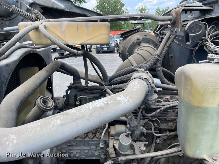 image for item DS5520 1995 Ford  L8000 dump truck