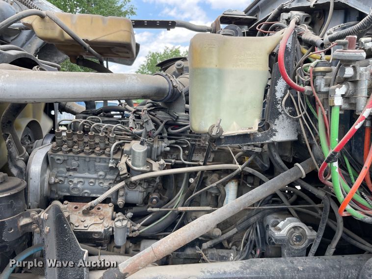 image for item DS5520 1995 Ford  L8000 dump truck