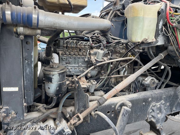 image for item DS5520 1995 Ford  L8000 dump truck